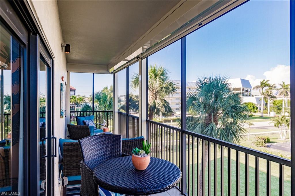 960 Swallow AVE Unit: 303