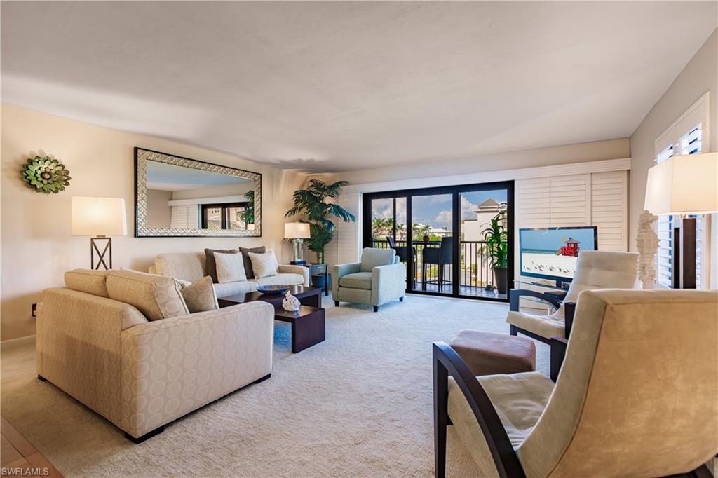 960 Swallow AVE Unit: 303
