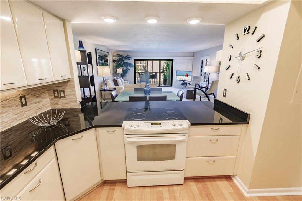 960 Swallow AVE Unit: 303