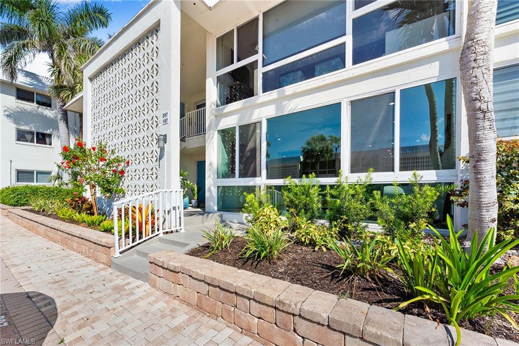 2100 Gulf Shore BLVD N # 107, NAPLES Unit: 107