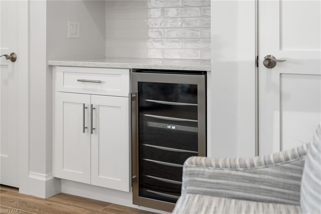 2100 Gulf Shore BLVD N # 107, NAPLES Unit: 107