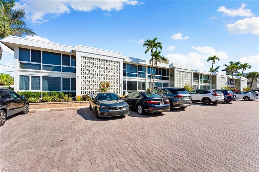 2100 Gulf Shore BLVD N # 107, NAPLES Unit: 107