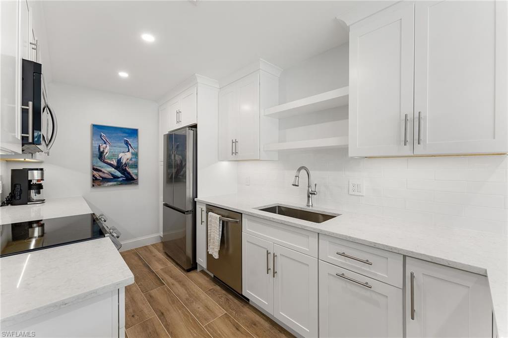 2100 Gulf Shore BLVD N # 107, NAPLES Unit: 107