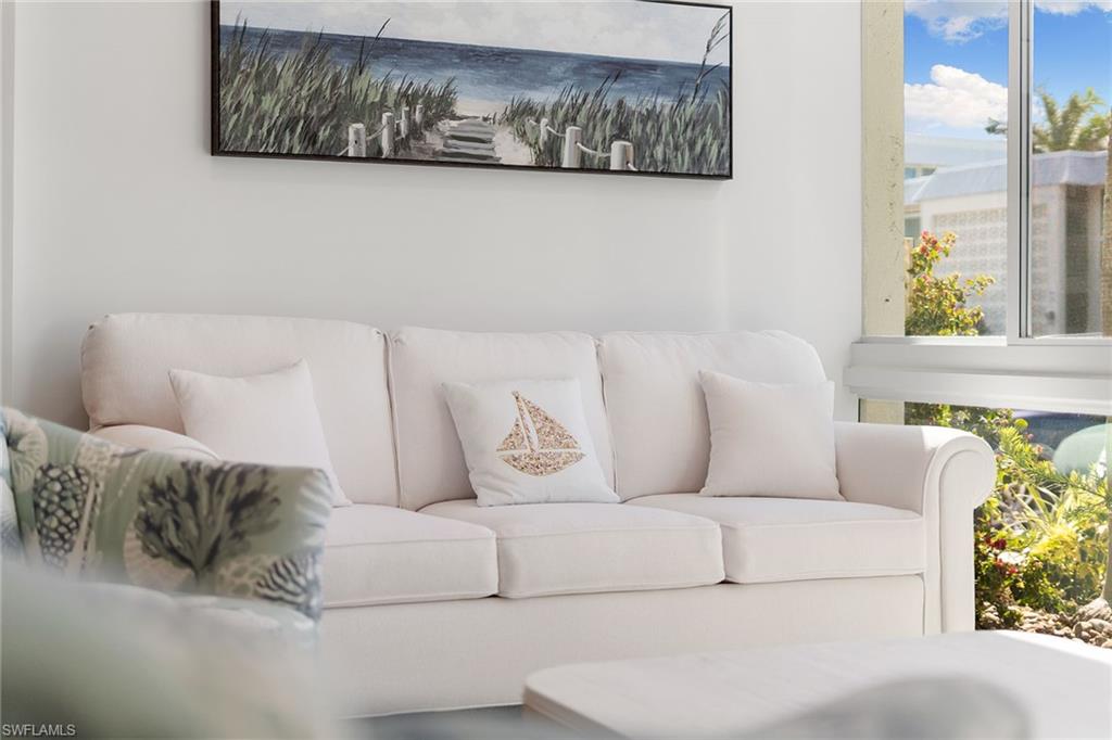 2100 Gulf Shore BLVD N # 107, NAPLES Unit: 107