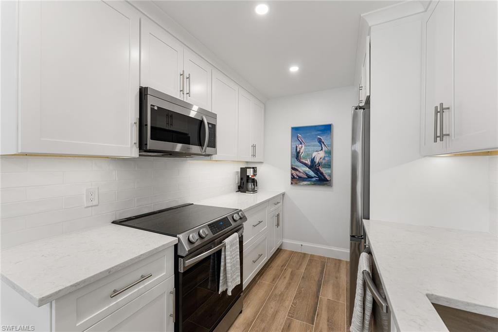 2100 Gulf Shore BLVD N # 107, NAPLES Unit: 107