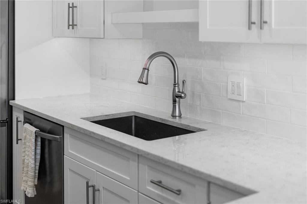 2100 Gulf Shore BLVD N # 107, NAPLES Unit: 107