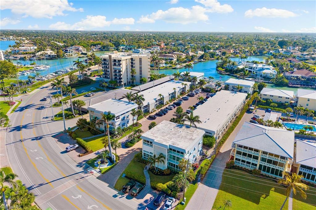 2100 Gulf Shore BLVD N # 107, NAPLES Unit: 107