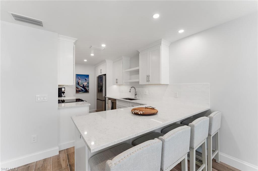 2100 Gulf Shore BLVD N # 107, NAPLES Unit: 107