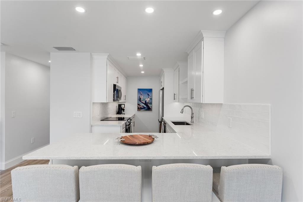 2100 Gulf Shore BLVD N # 107, NAPLES Unit: 107