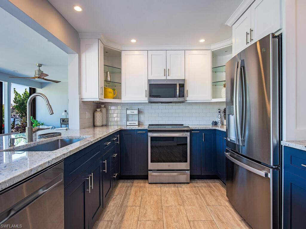 3165 Lakeview DR