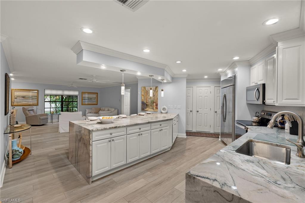 2259 QUEENS WAY