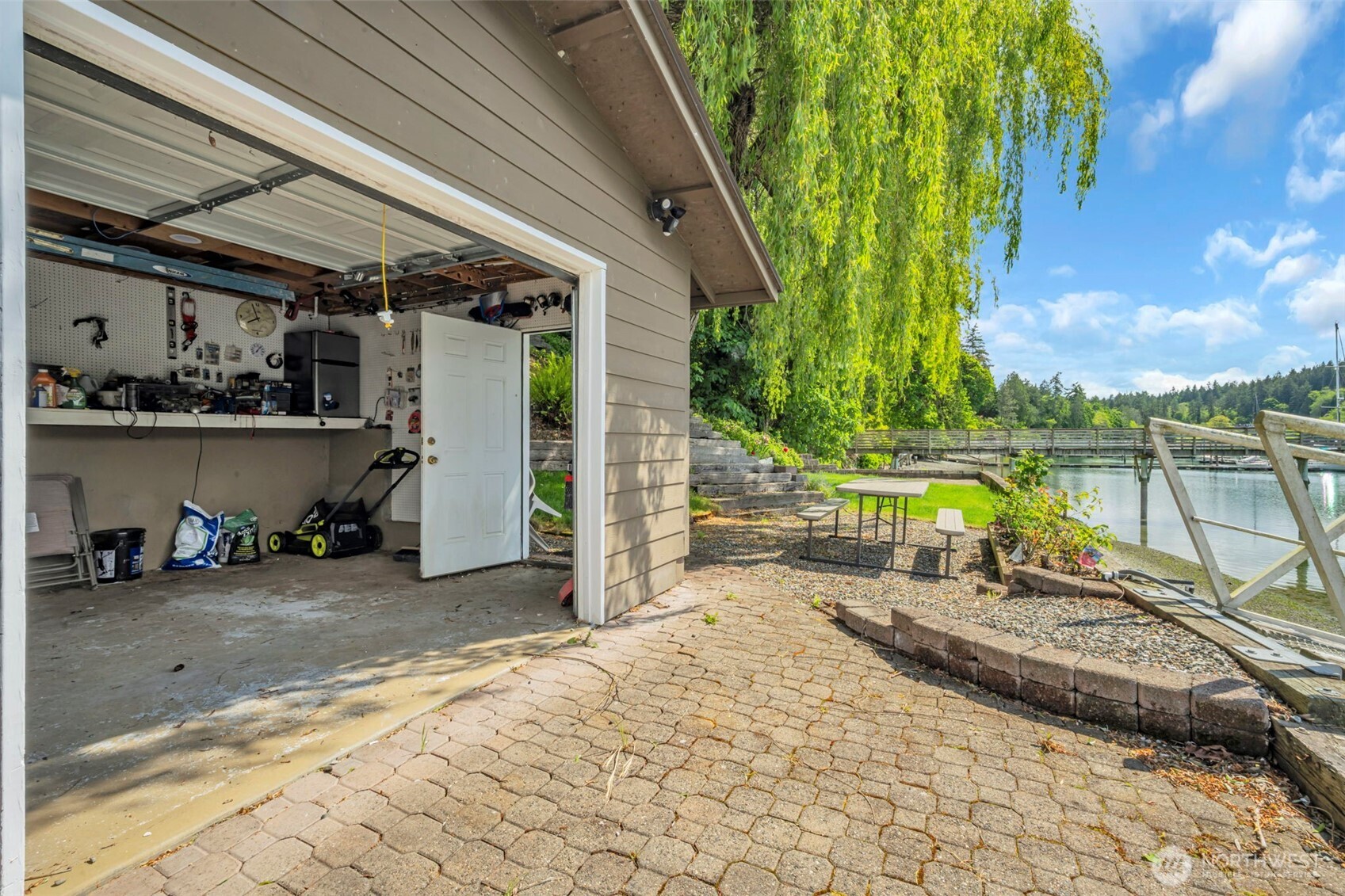 6490 NE Monte Vista Drive