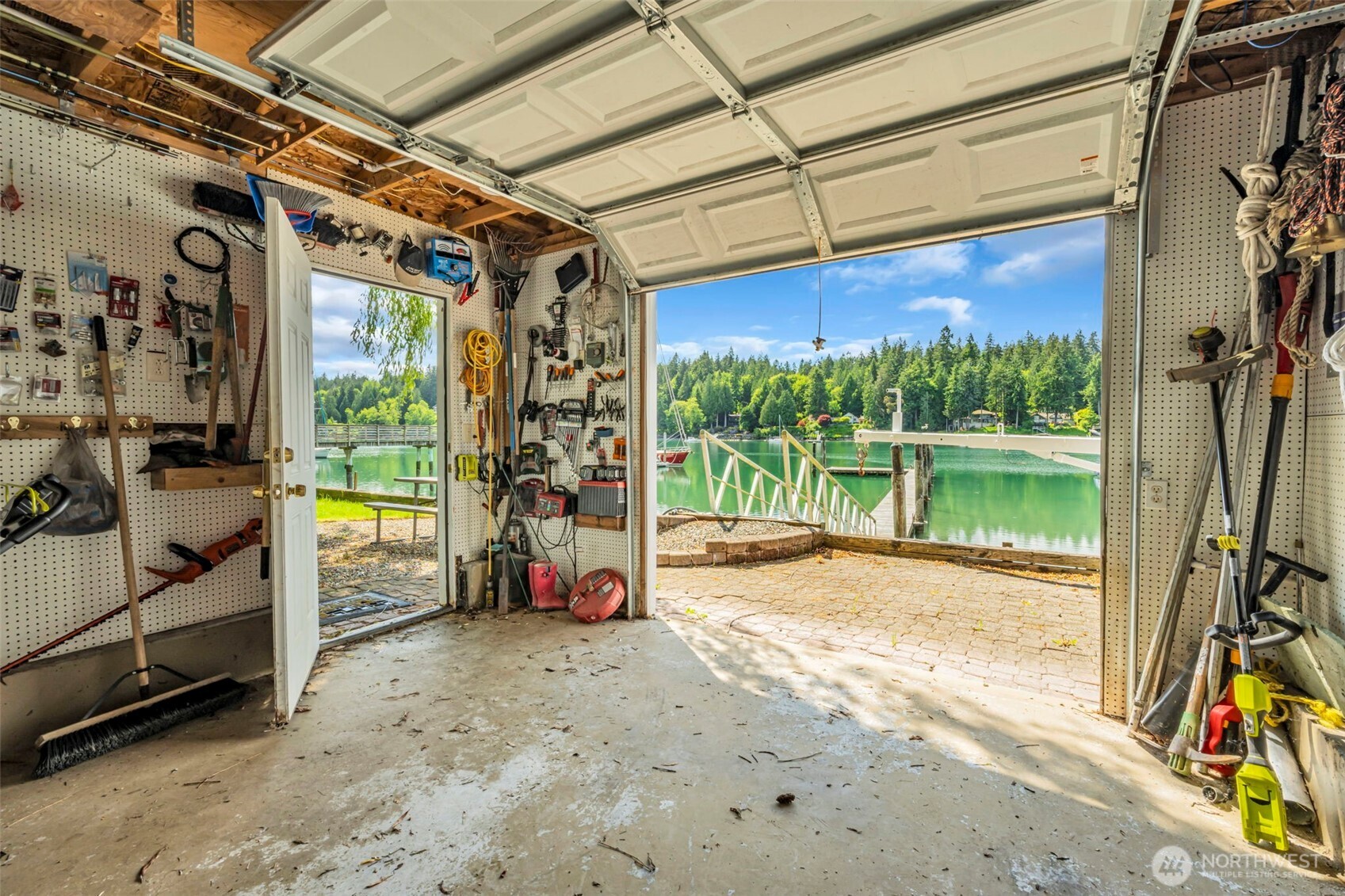 6490 NE Monte Vista Drive