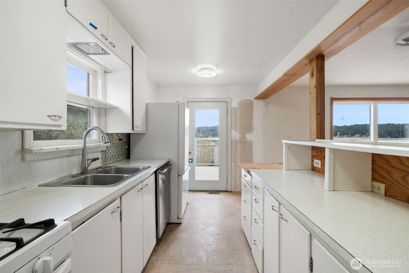 1682 NE Grandview Boulevard