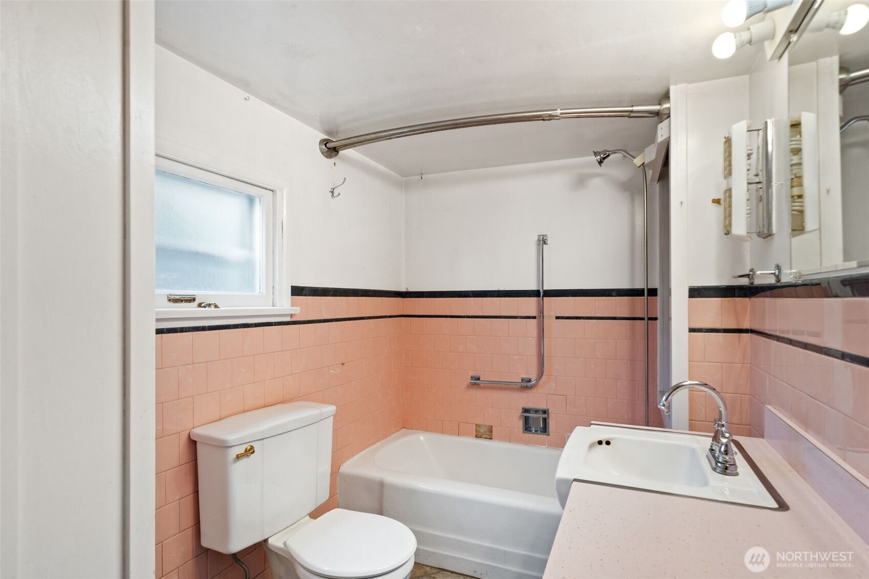 1682 NE Grandview Boulevard