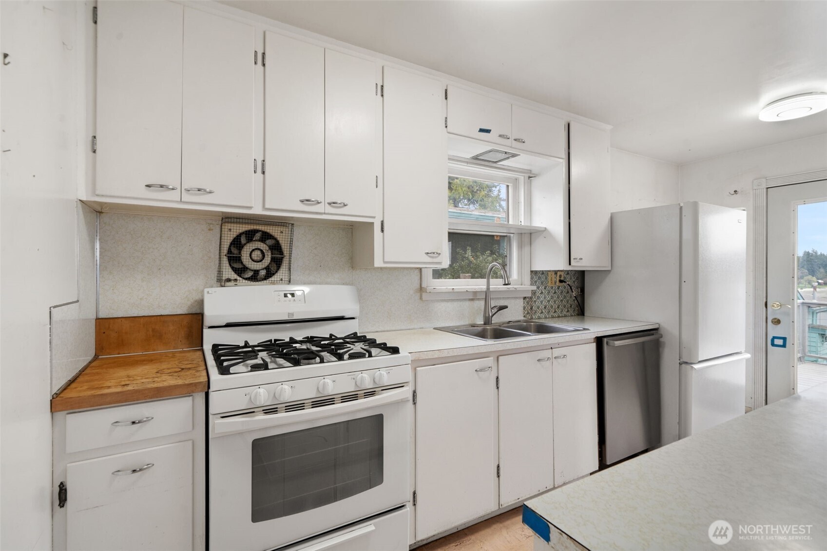 1682 NE Grandview Boulevard