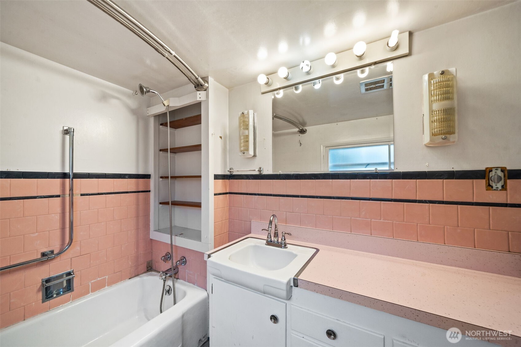 1682 NE Grandview Boulevard