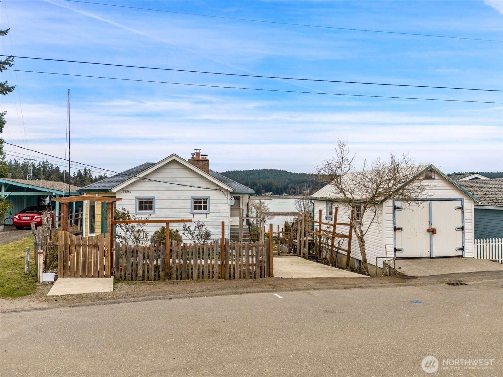 1682 NE Grandview Boulevard