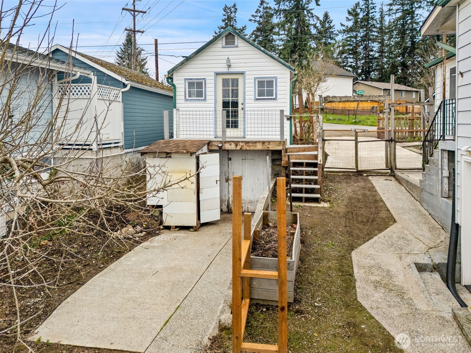 1682 NE Grandview Boulevard