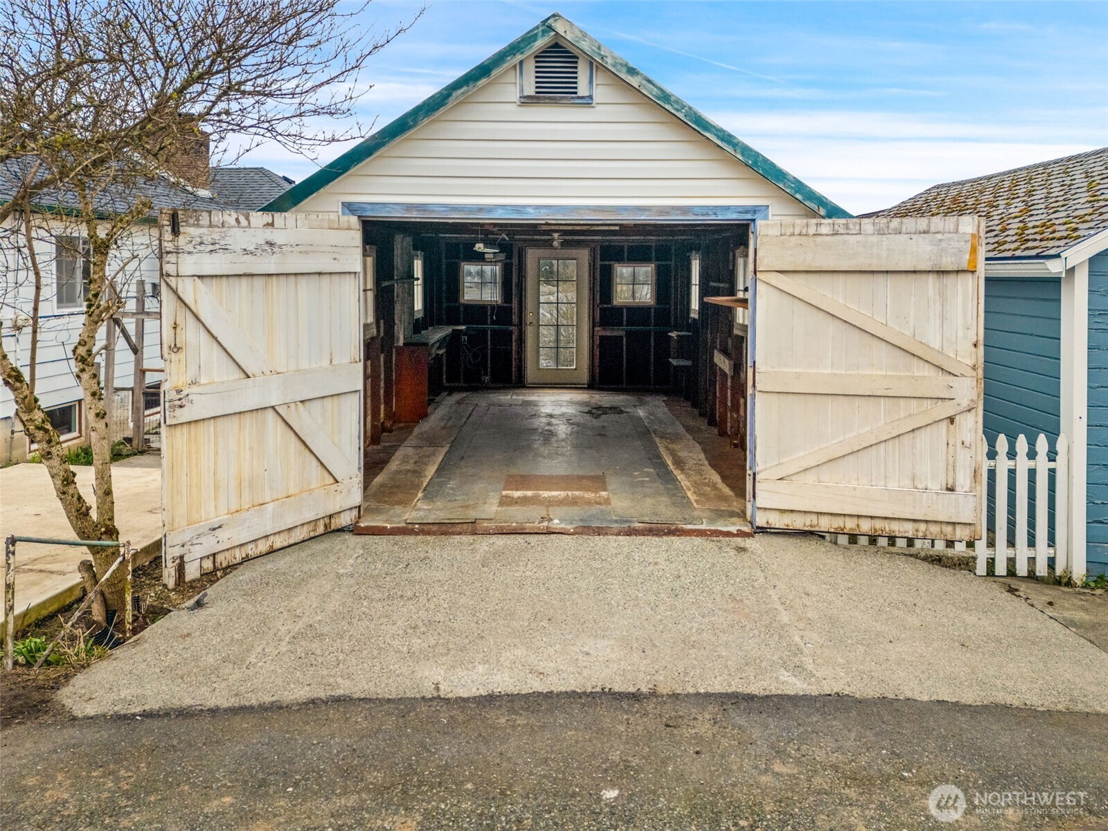 1682 NE Grandview Boulevard