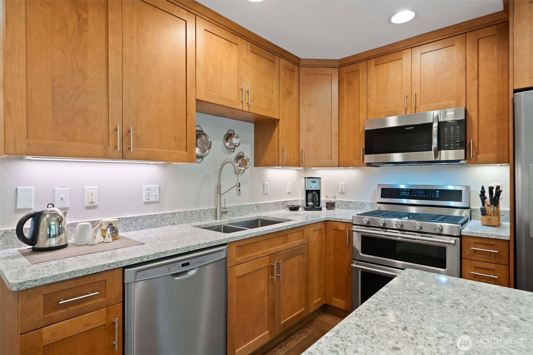 19766 Garnet Court NE