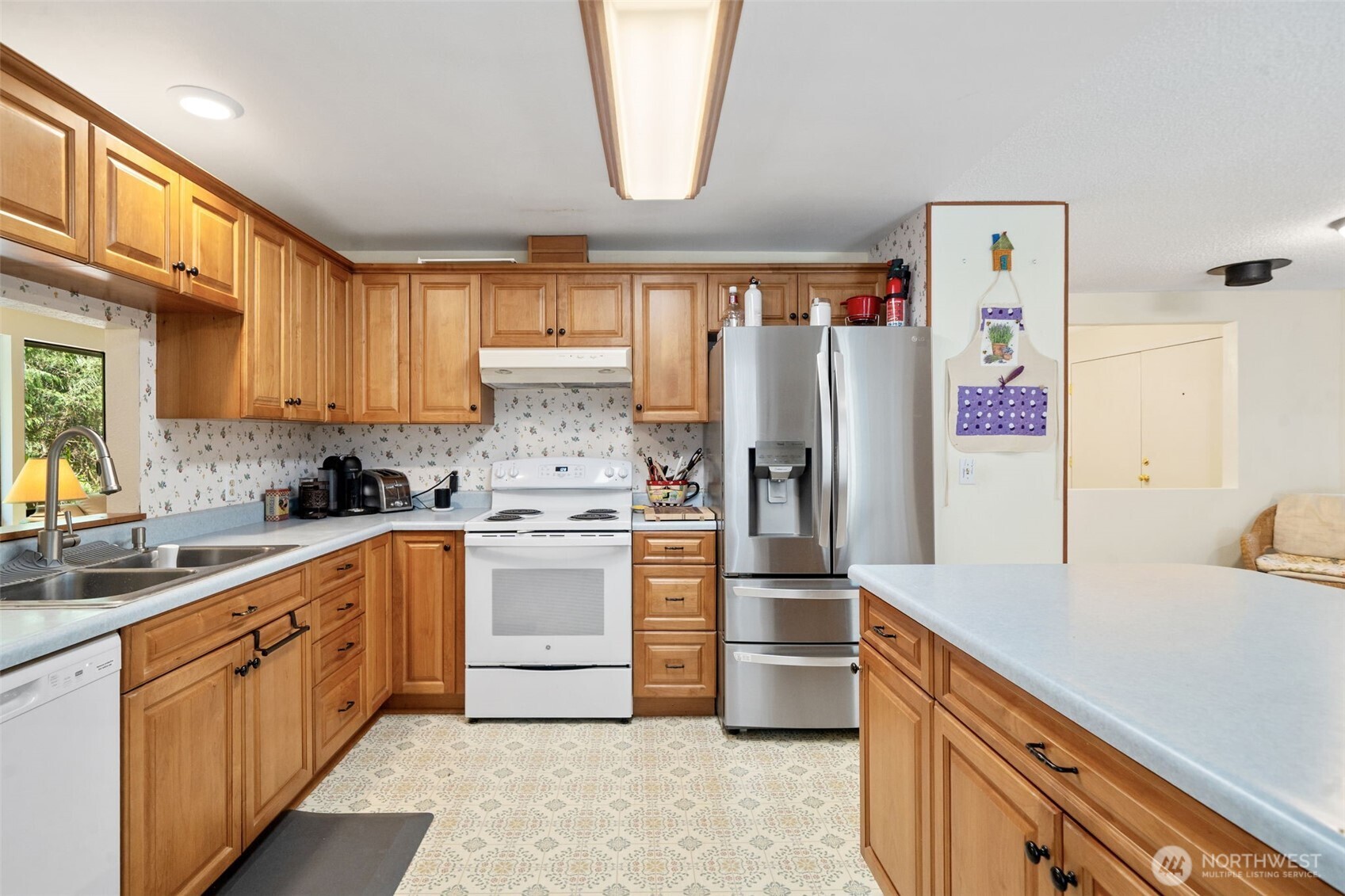5496 NE Laura Loop