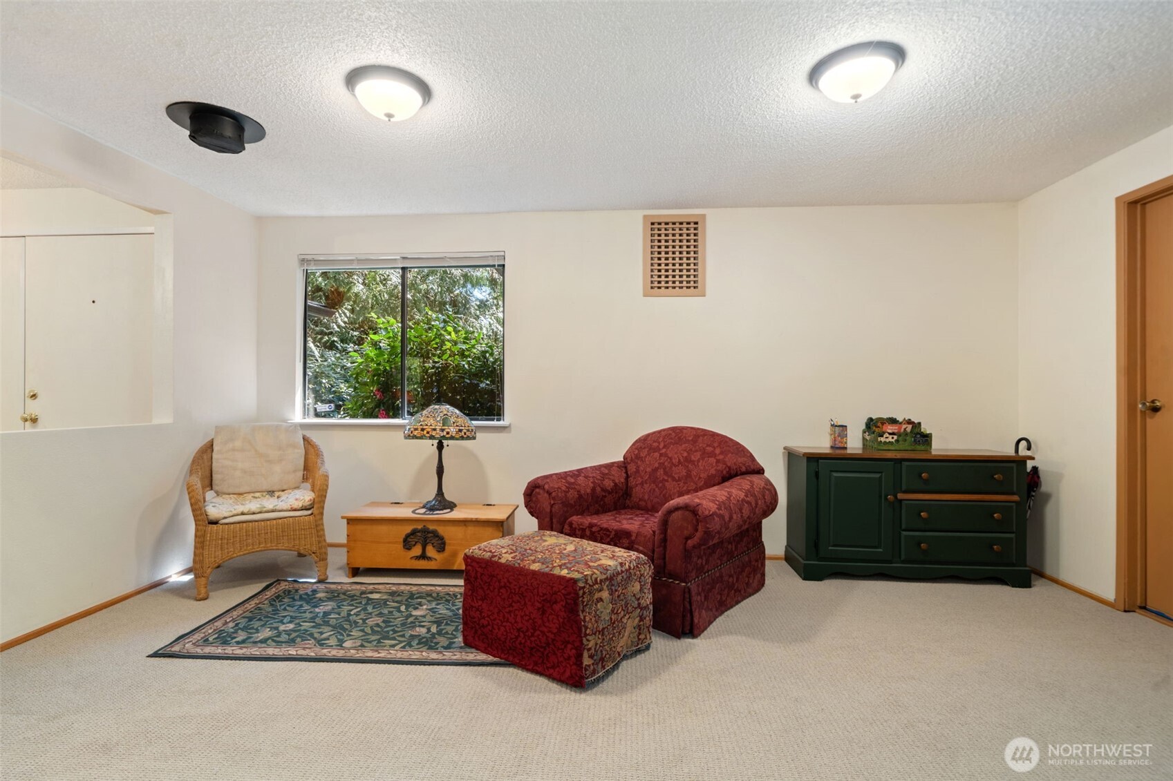 5496 NE Laura Loop