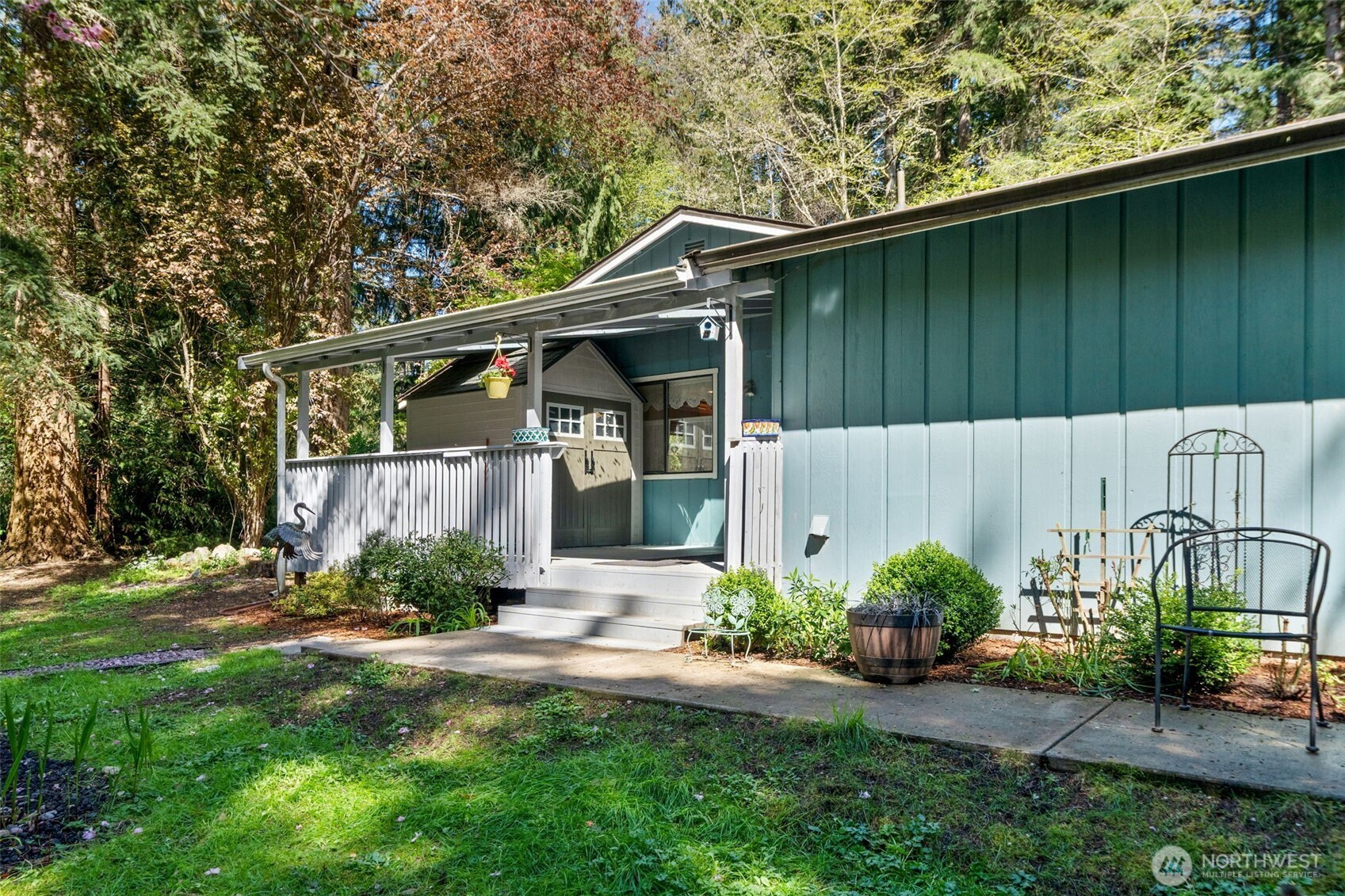 5496 NE Laura Loop