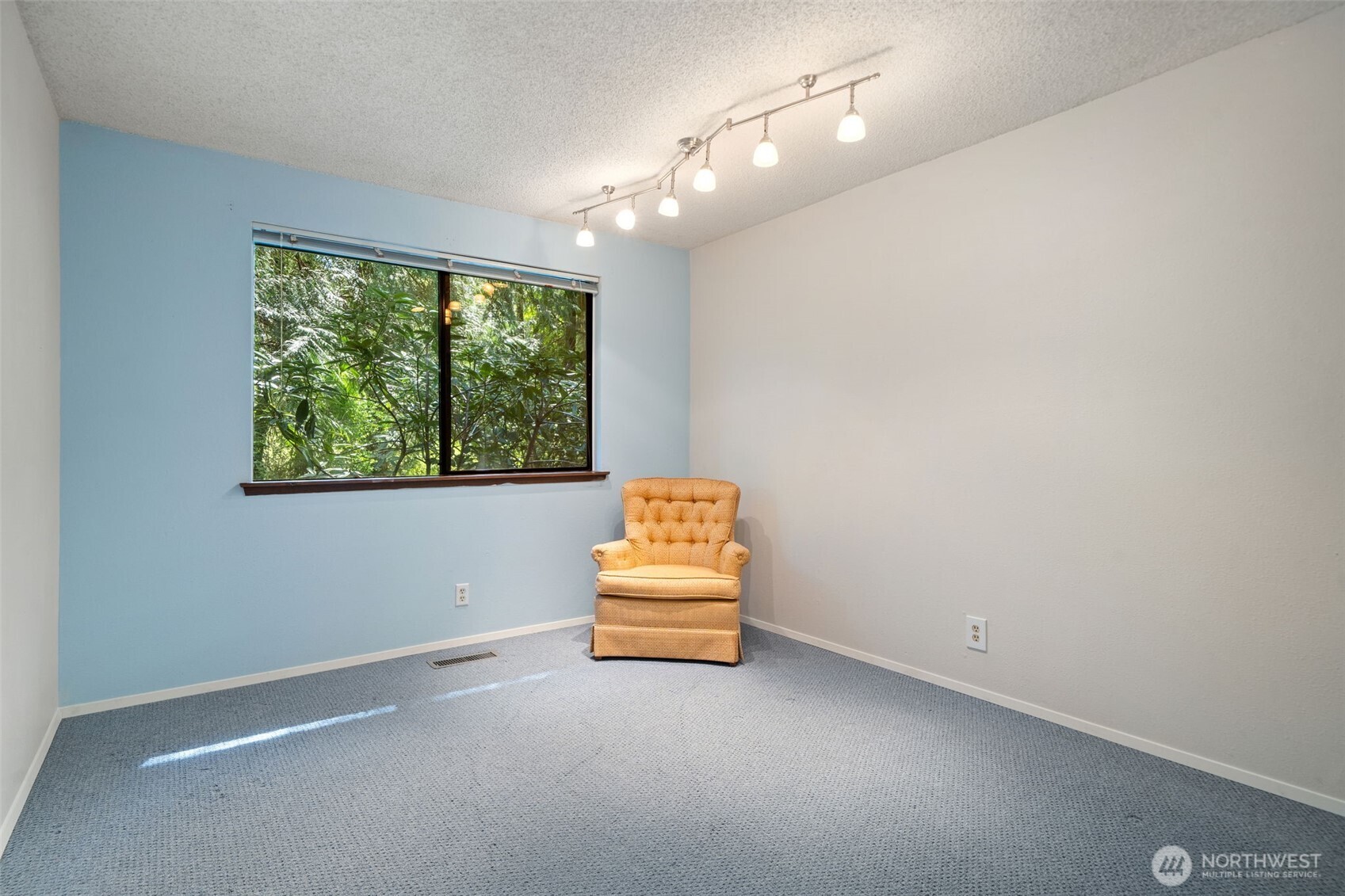 5496 NE Laura Loop