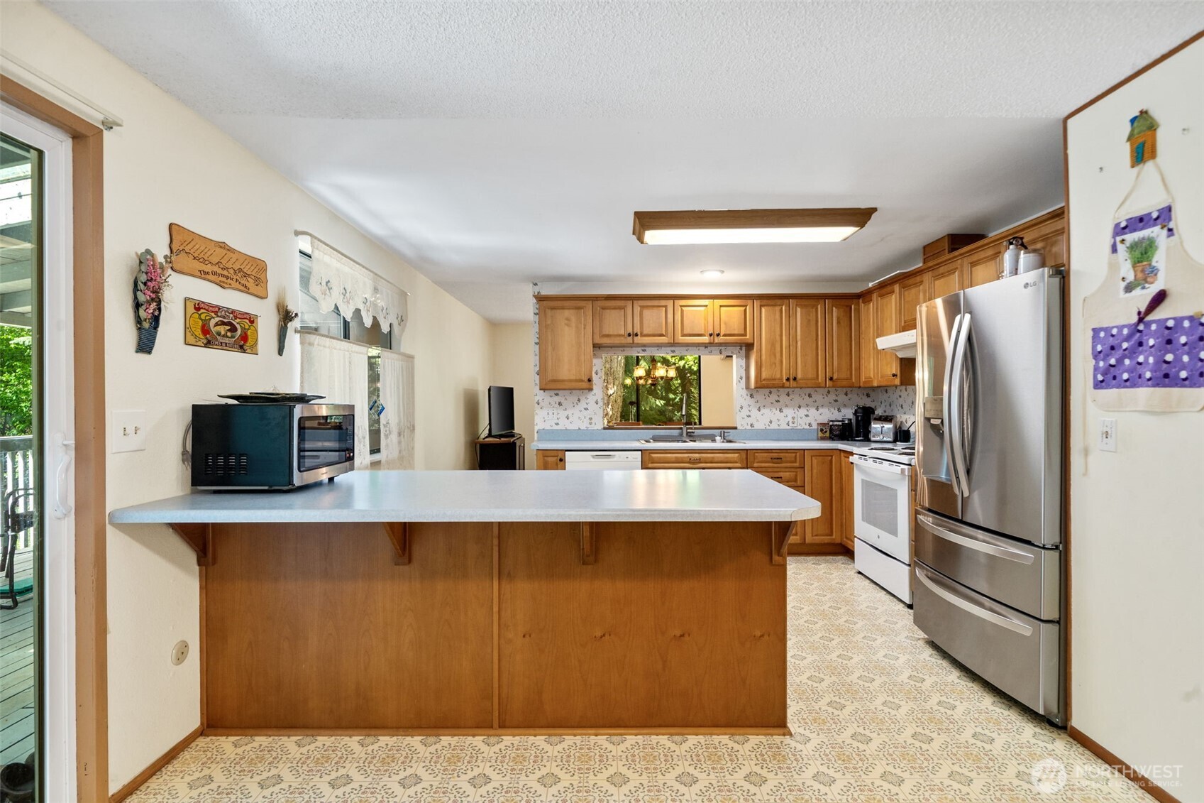 5496 NE Laura Loop