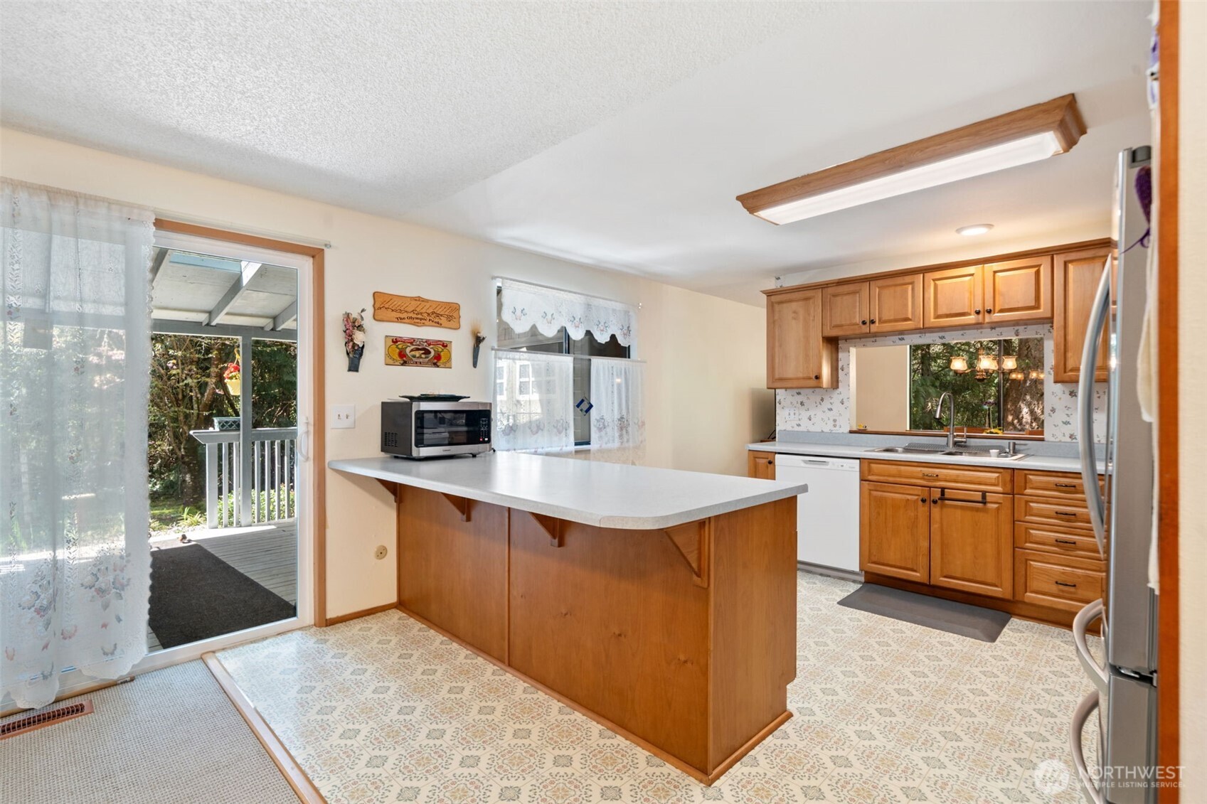 5496 NE Laura Loop
