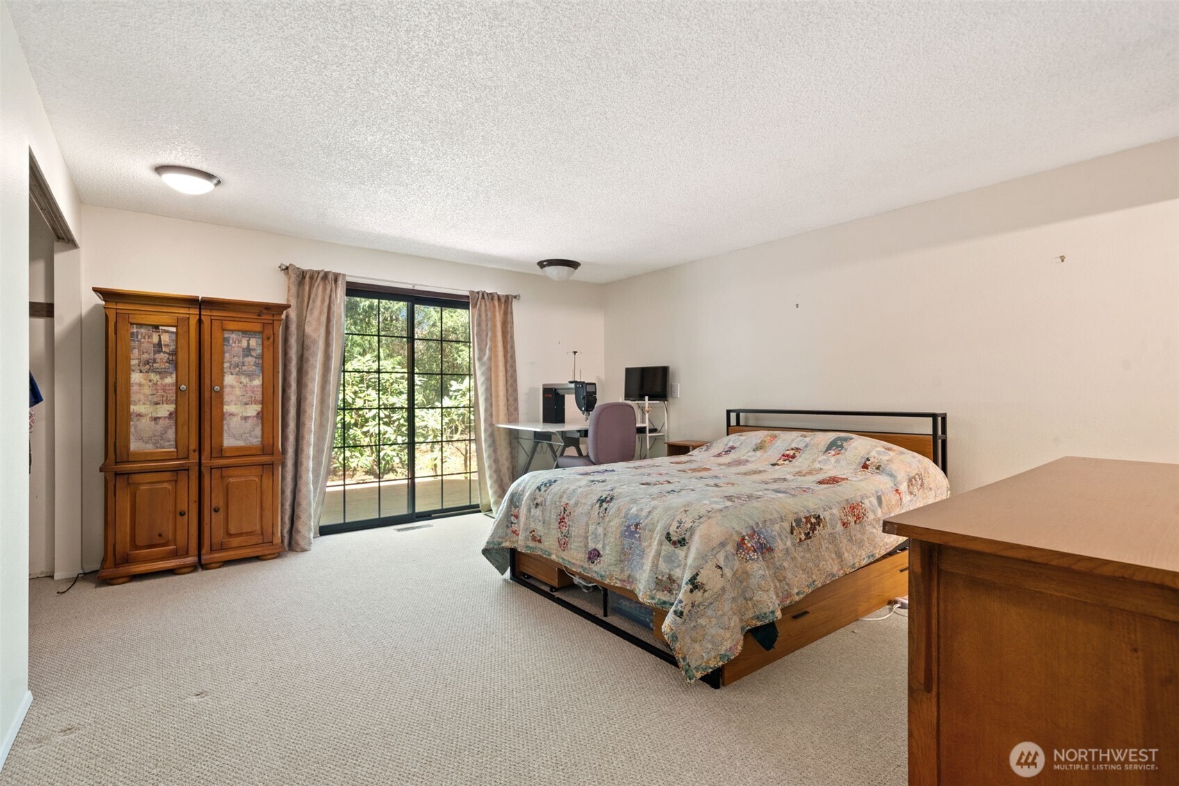 5496 NE Laura Loop