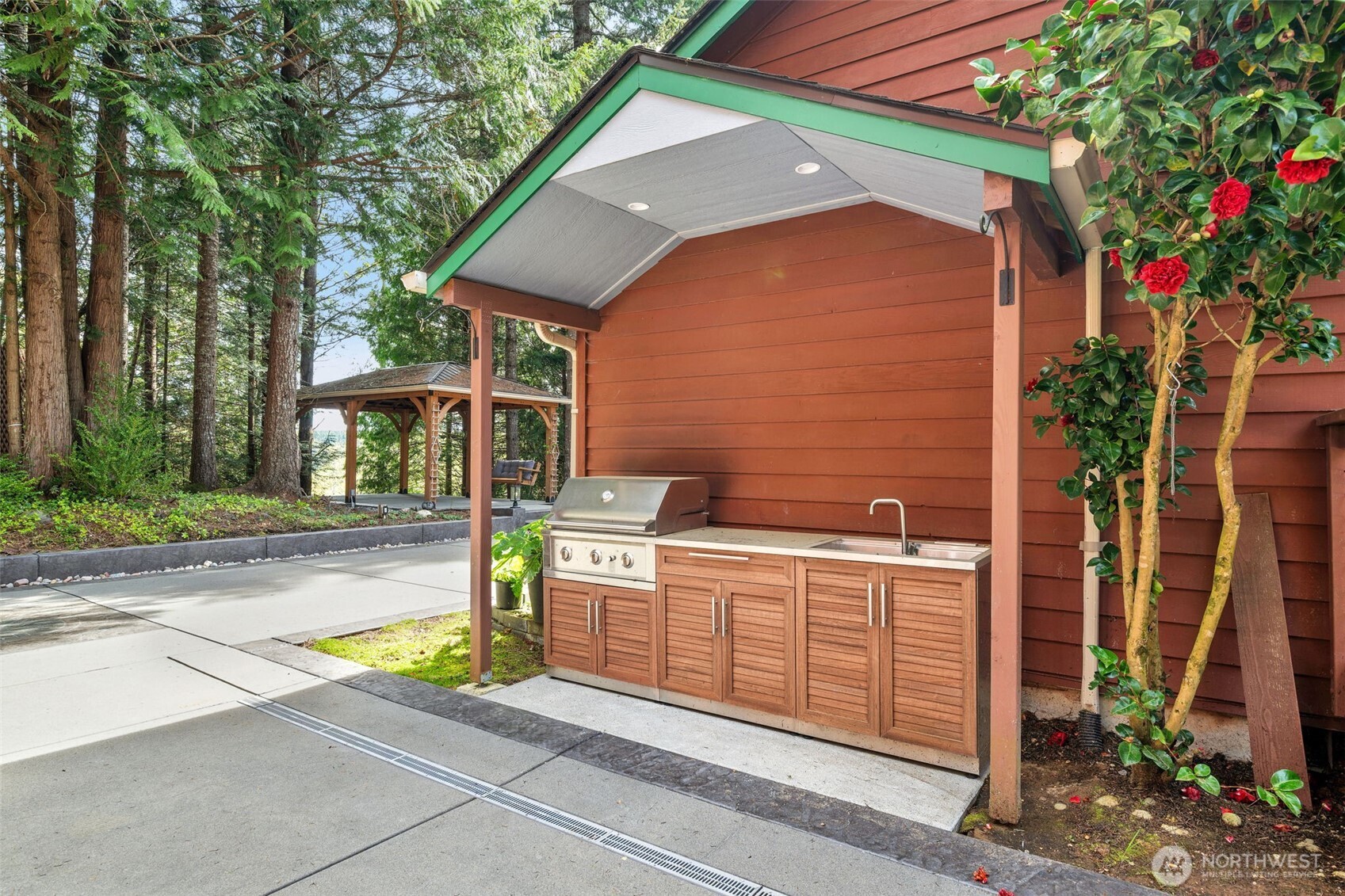 1038 NE Blue Ridge Drive