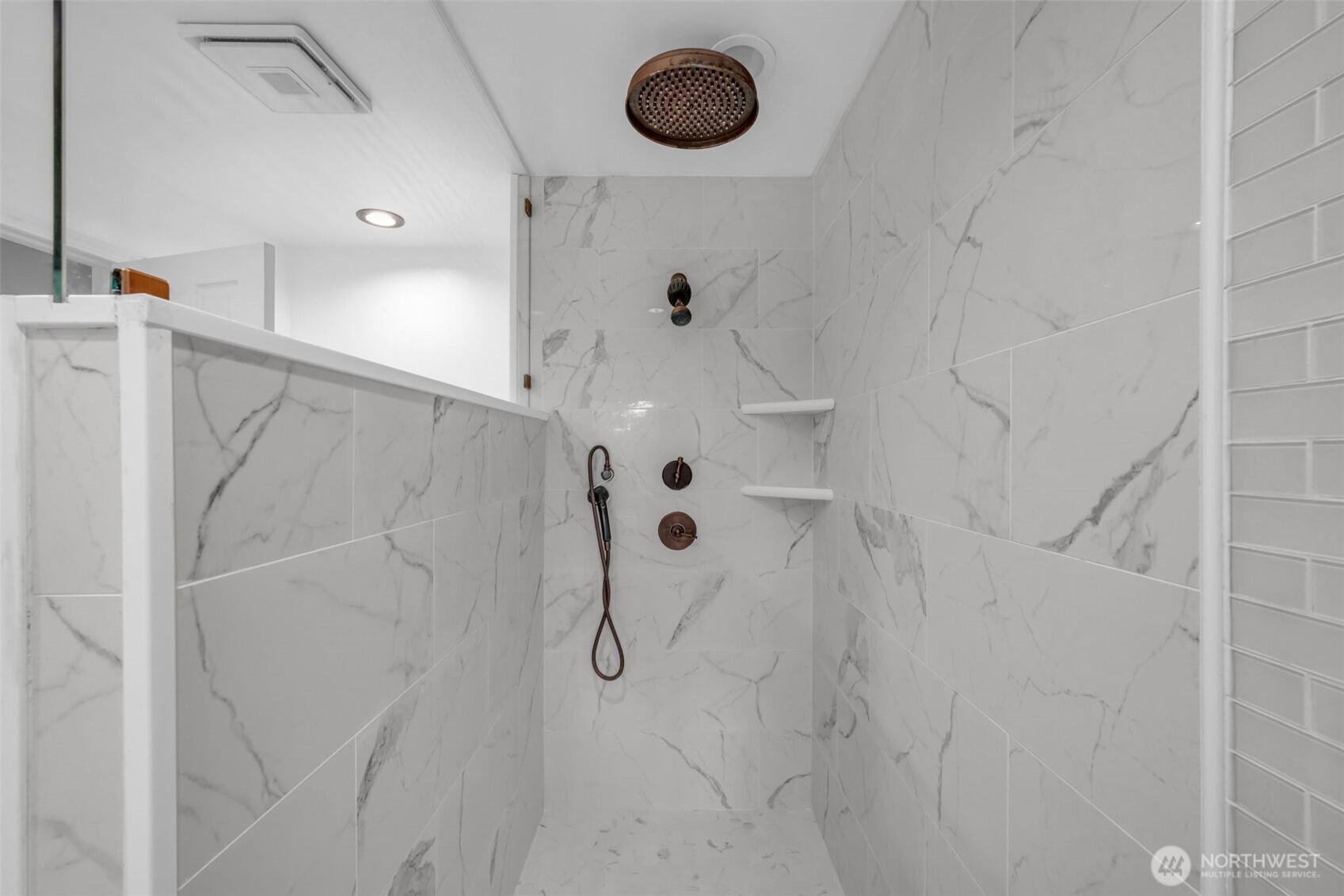 1038 NE Blue Ridge Drive