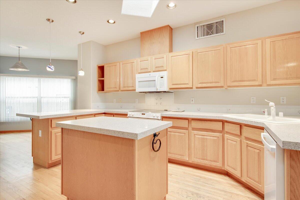 12905 THOMTE Road NE