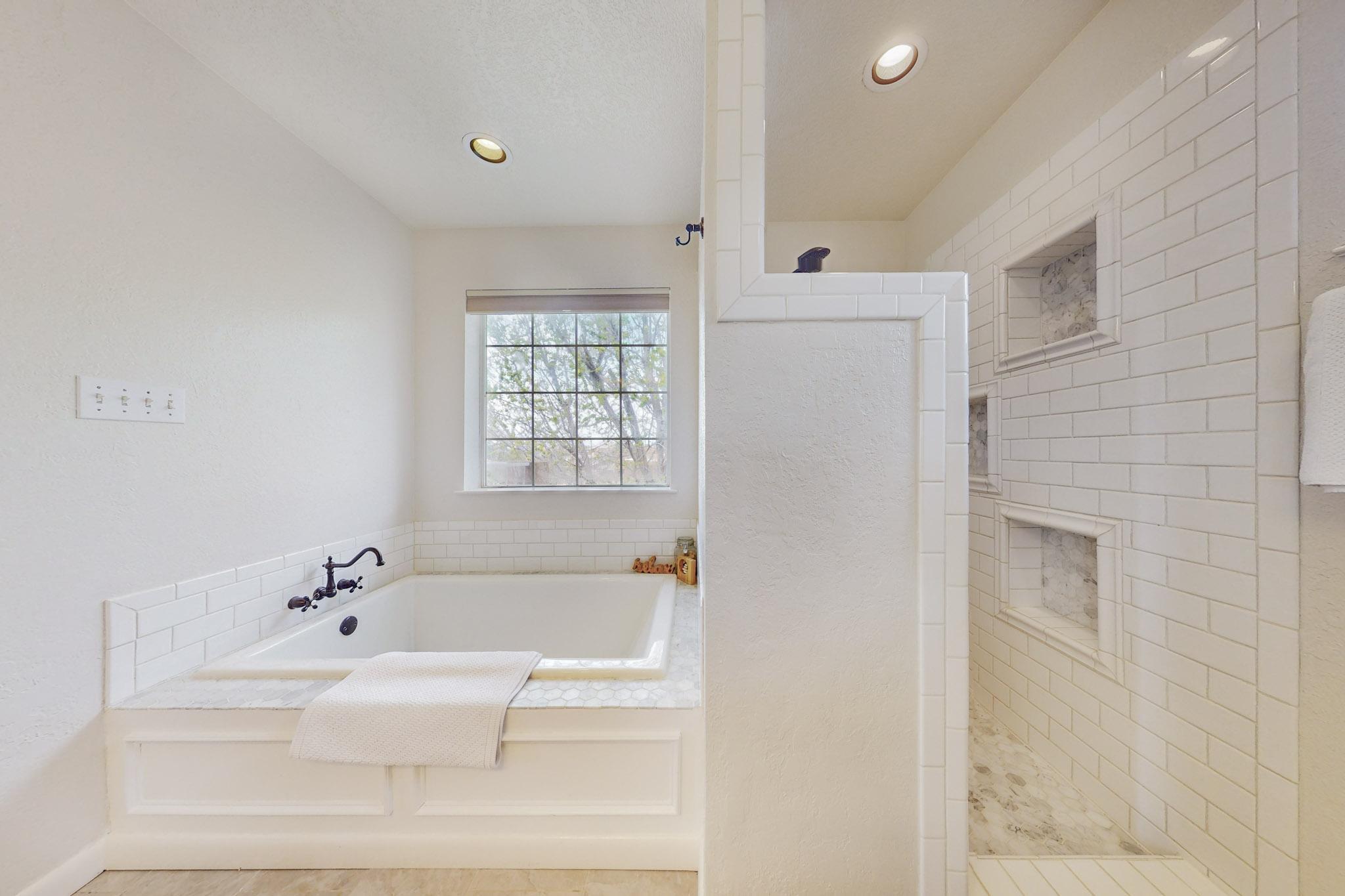 11205 Oakland Avenue NE