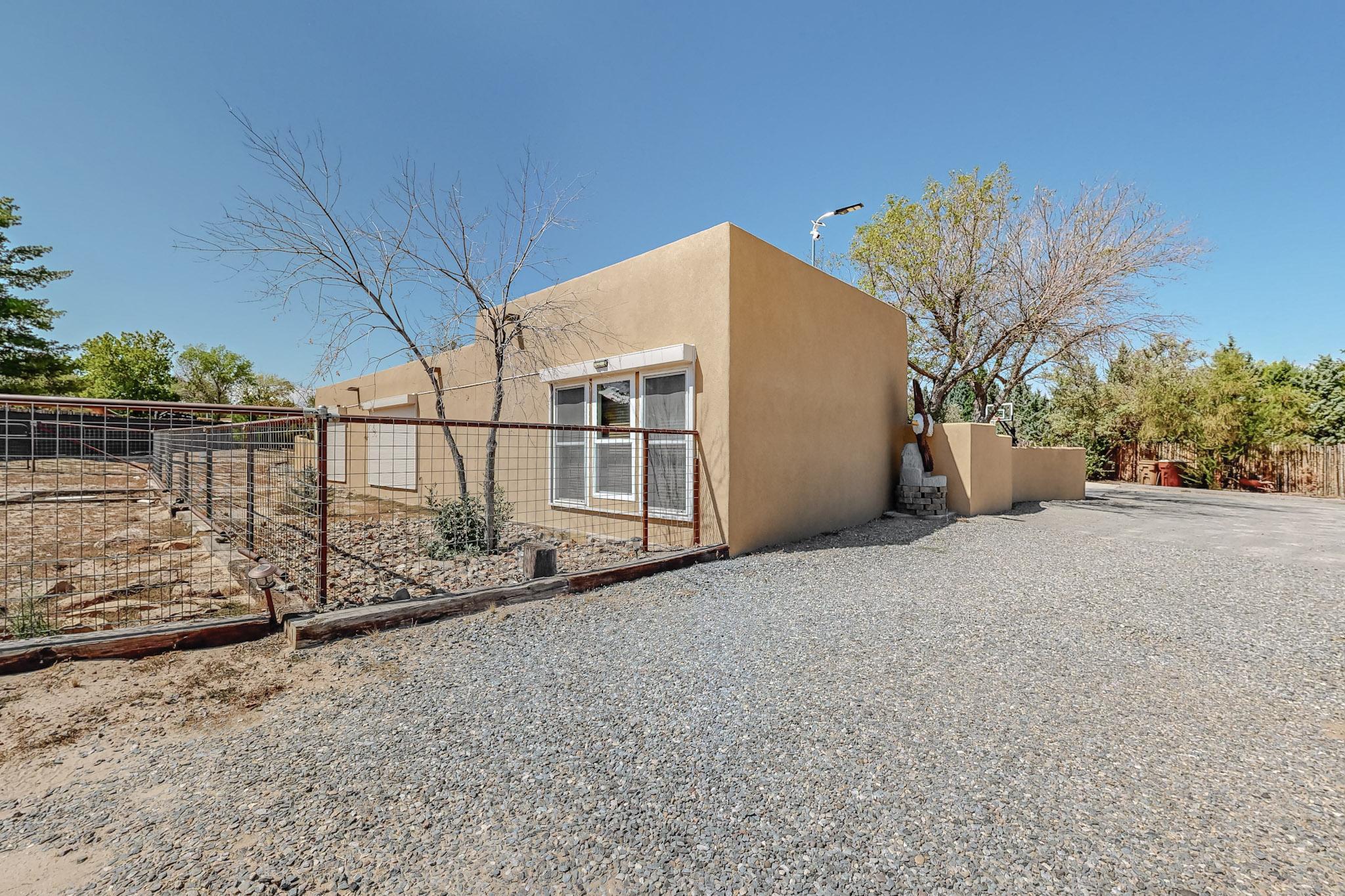 1039 W MEADOWLARK Lane