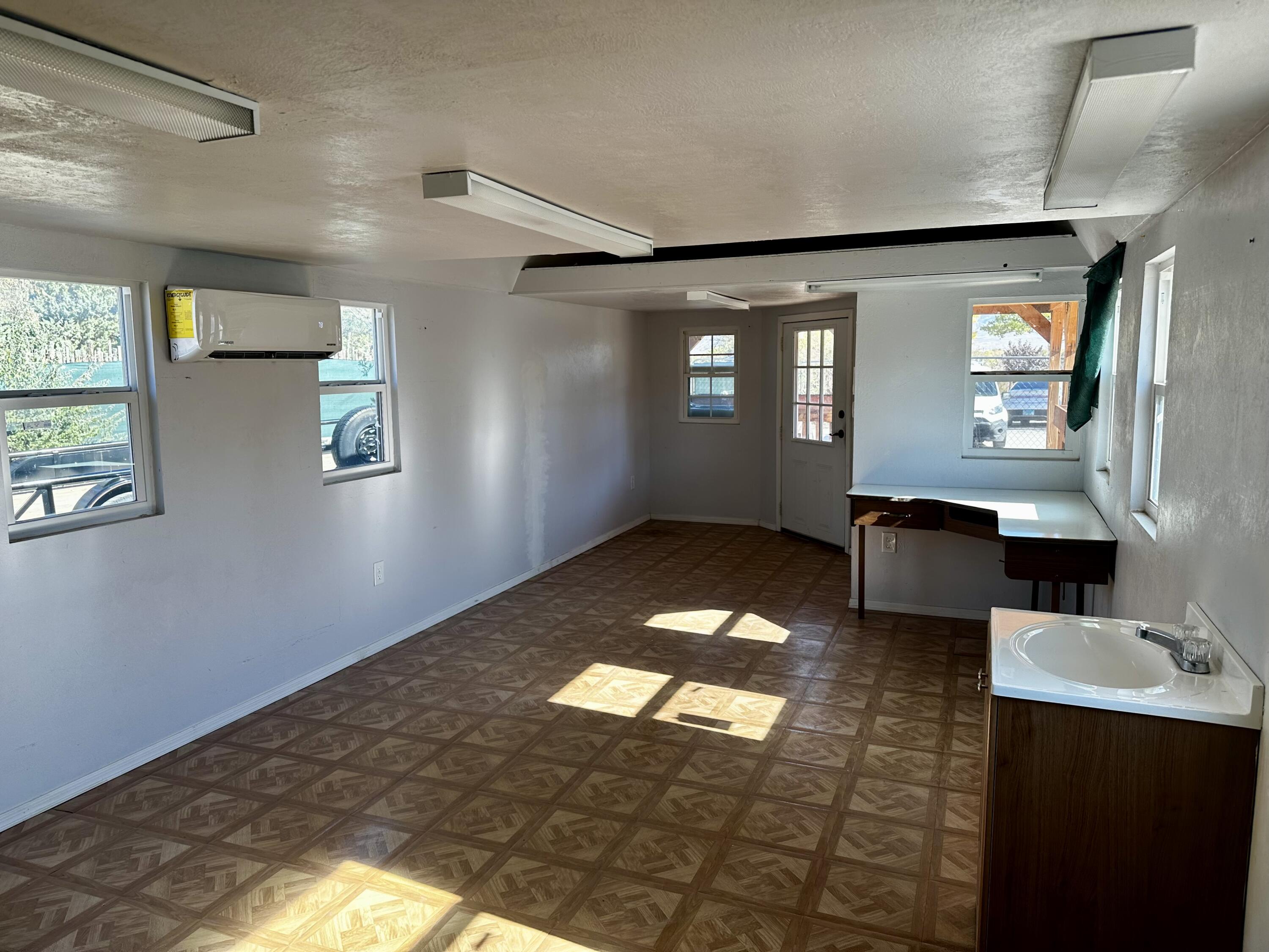 1039 W MEADOWLARK Lane