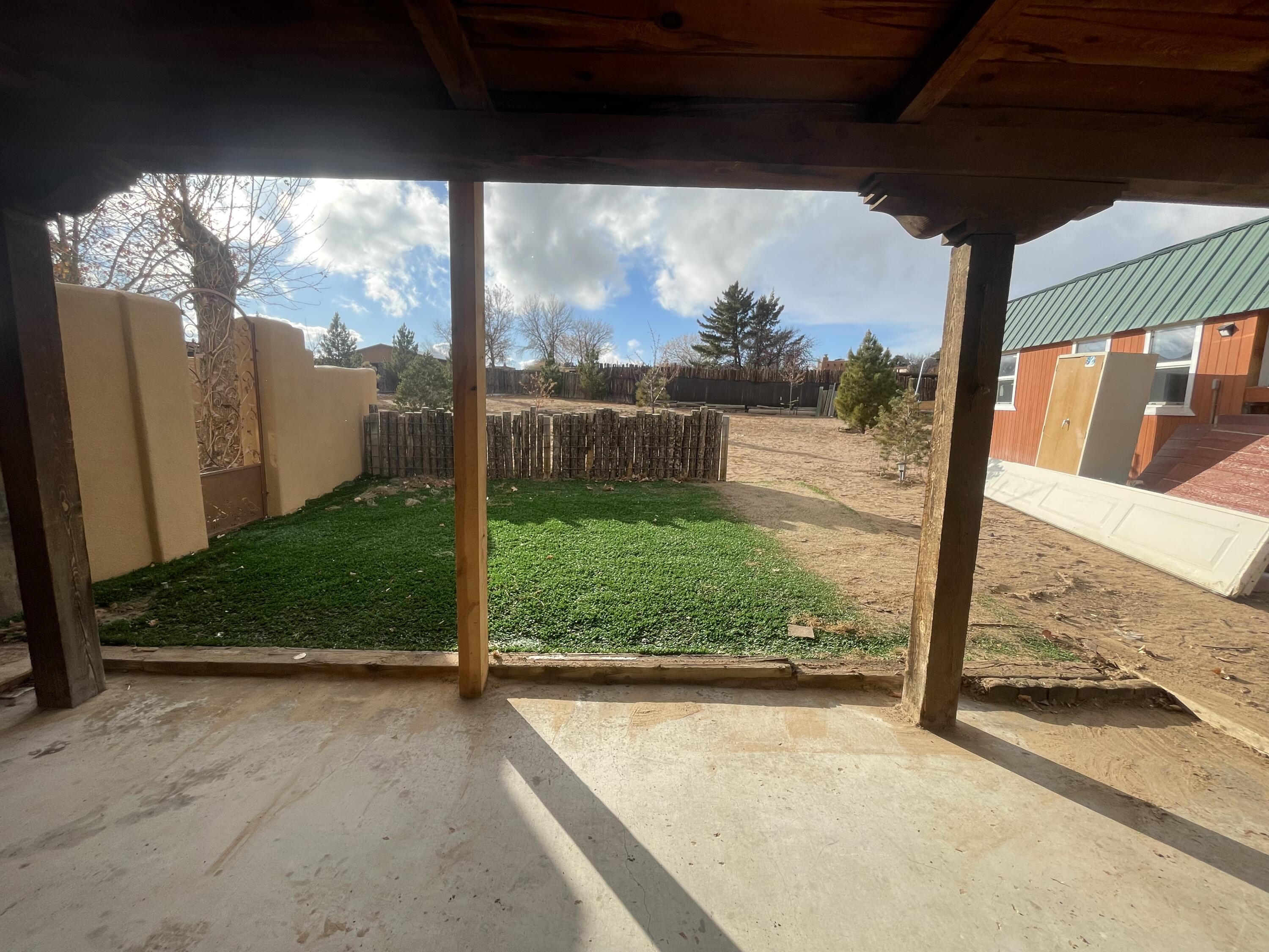 1039 W MEADOWLARK Lane