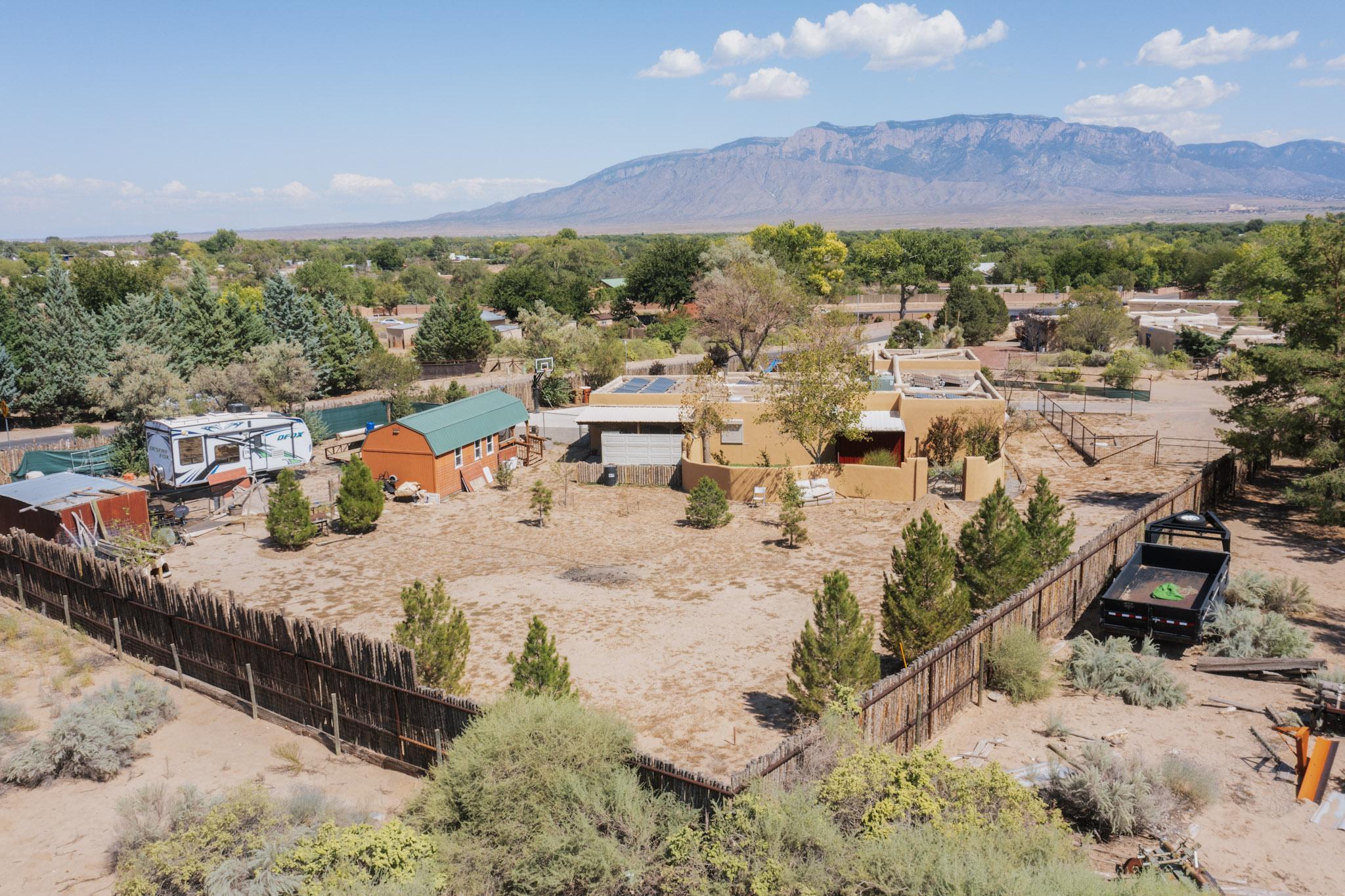 1039 W MEADOWLARK Lane