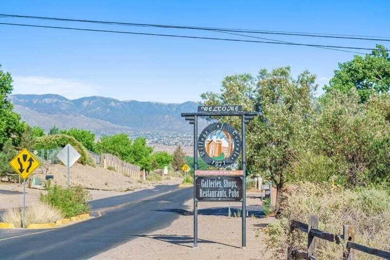 1039 W MEADOWLARK Lane