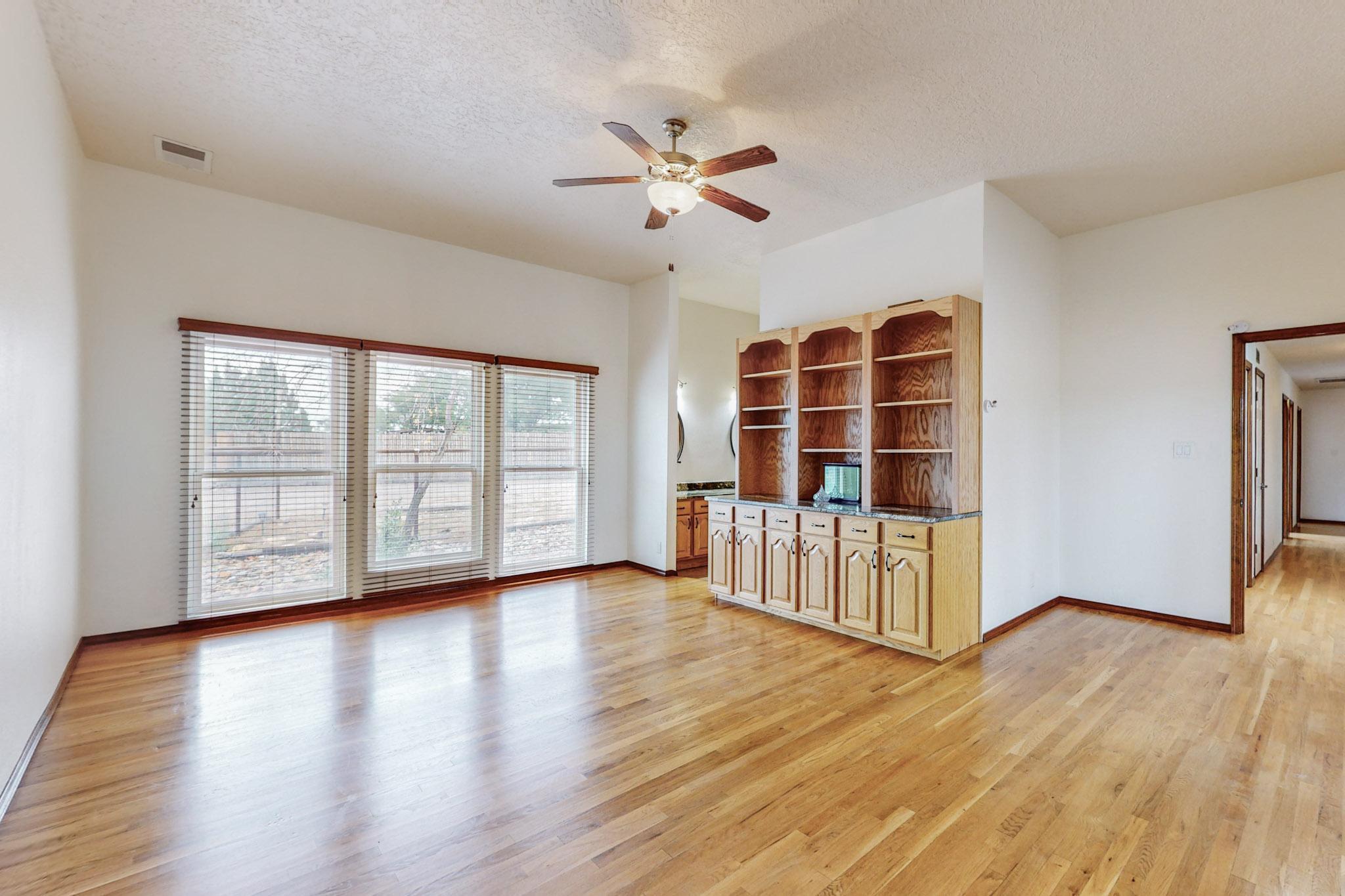 1039 W MEADOWLARK Lane