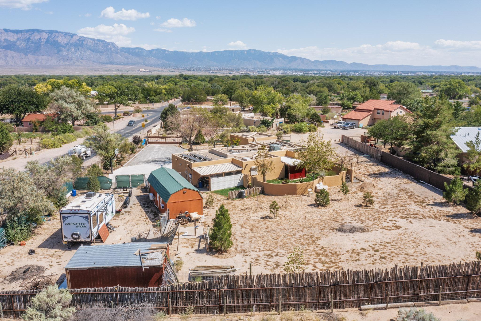 1039 W MEADOWLARK Lane