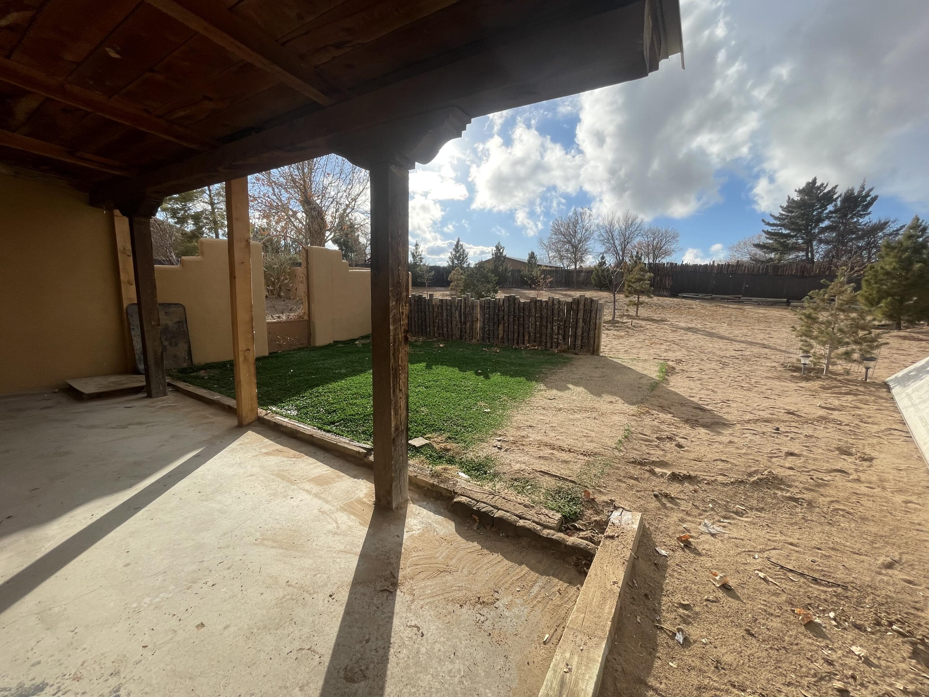 1039 W MEADOWLARK Lane