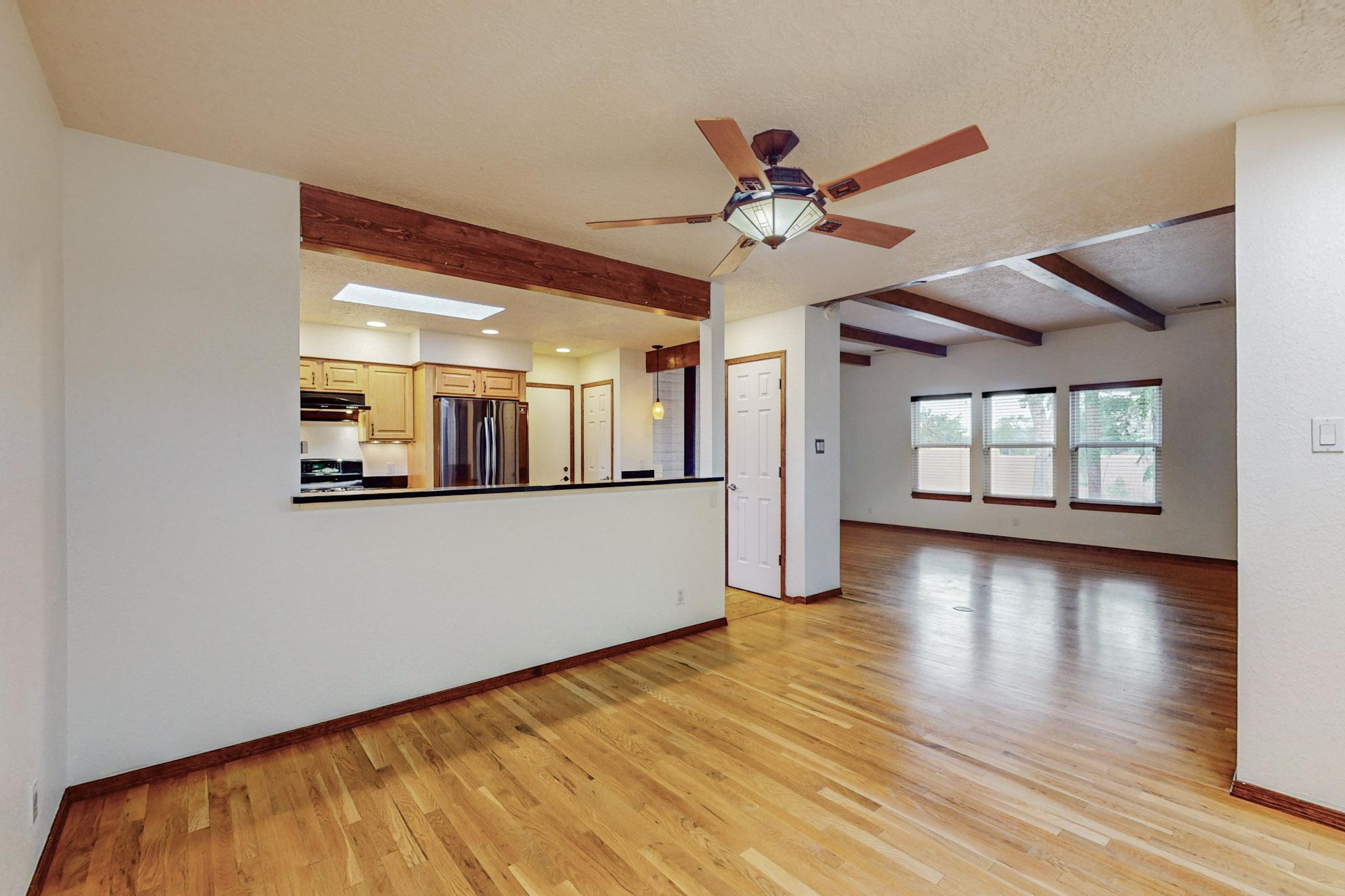 1039 W MEADOWLARK Lane