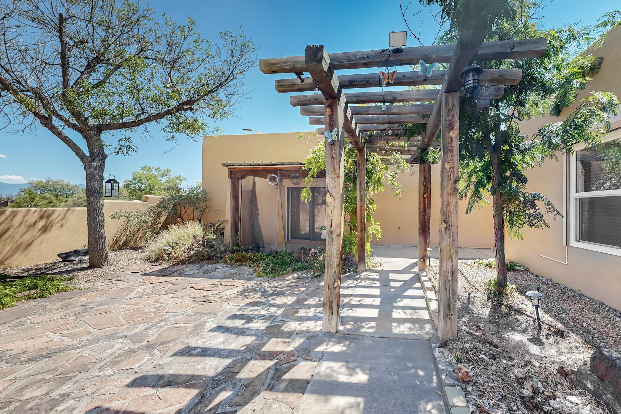 1039 W MEADOWLARK Lane