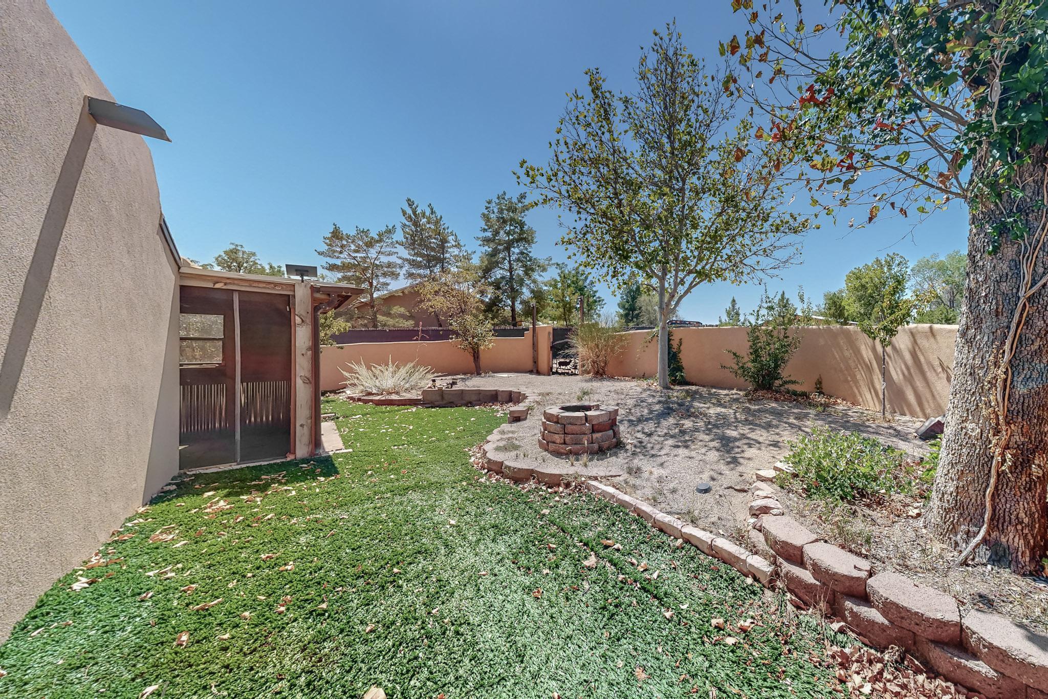 1039 W MEADOWLARK Lane