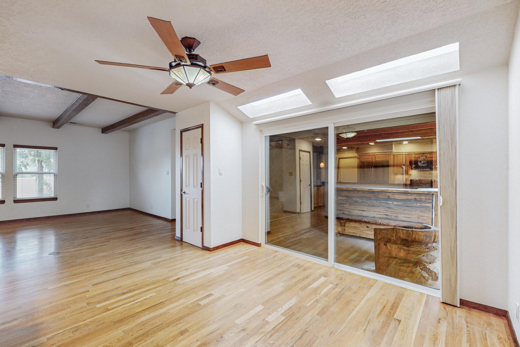 1039 W MEADOWLARK Lane