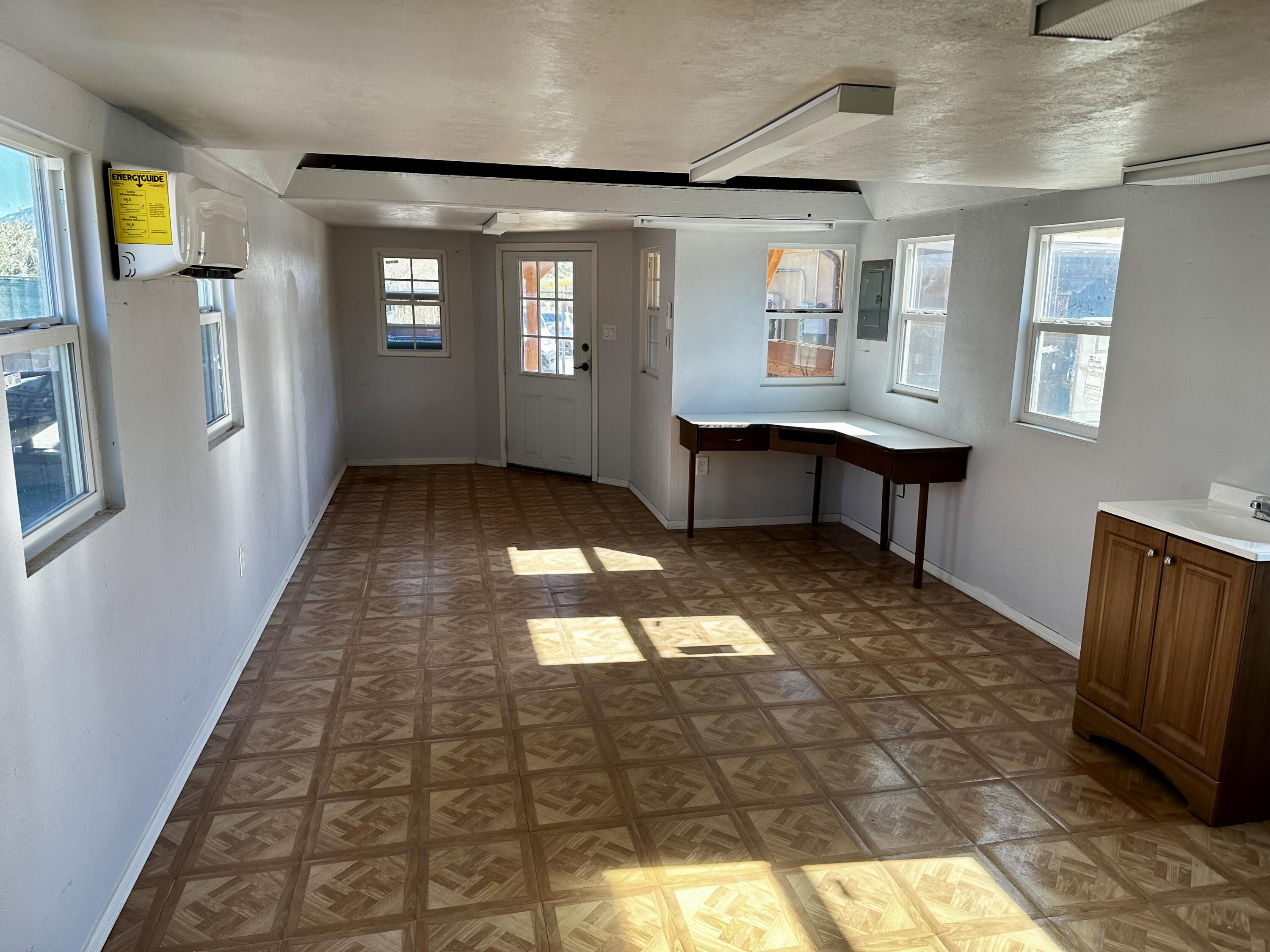 1039 W MEADOWLARK Lane