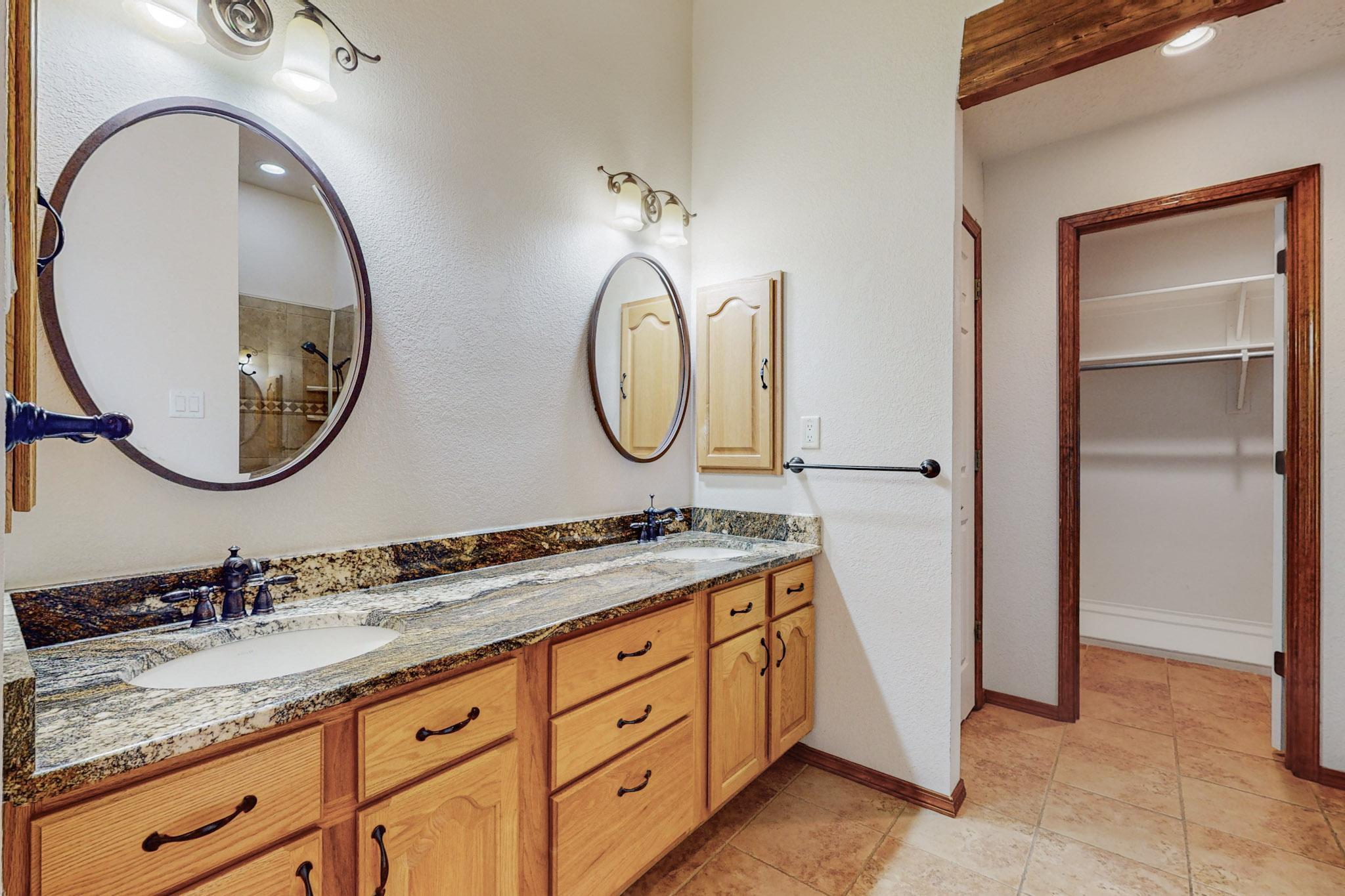 1039 W MEADOWLARK Lane